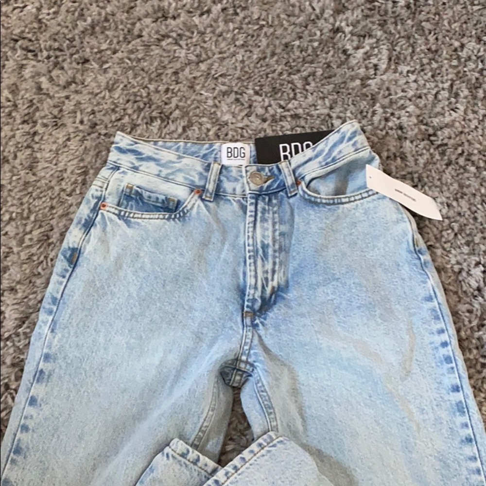 BRAND NEW mom jeans (never worn)